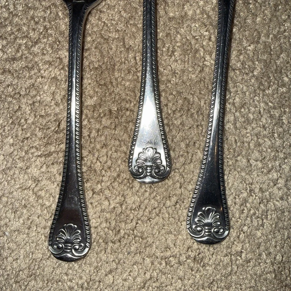 Vintage Supreme Cutlery Abbey Shell Dinner Forks 3